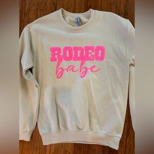 Gildan Beige Sweatshirt with Pink Graphic